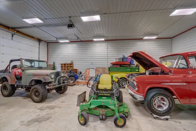 $1,075,000 | 10538 West Erbe Road, Blue Mounds, WI 53517