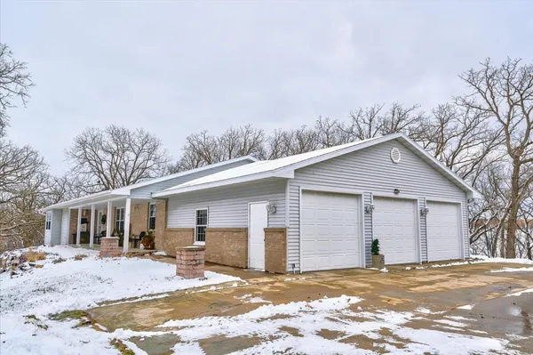 $1,075,000 | 10538 West Erbe Road, Blue Mounds, WI 53517