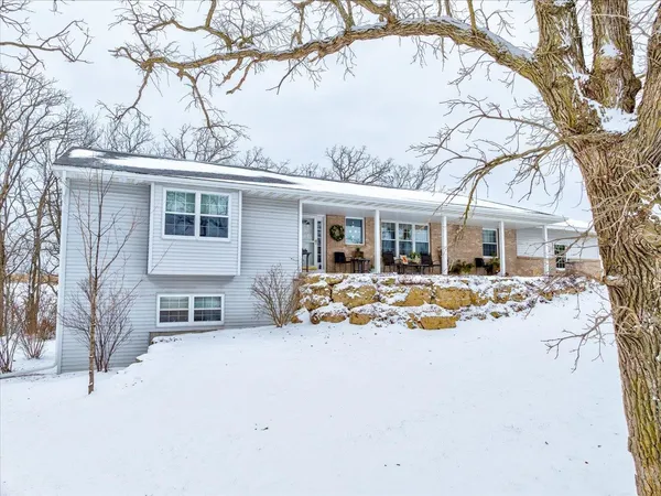 $1,075,000 | 10538 West Erbe Road, Blue Mounds, WI 53517