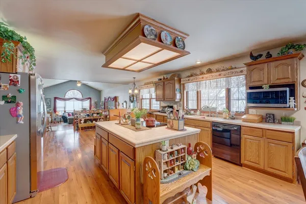 $1,075,000 | 10538 West Erbe Road, Blue Mounds, WI 53517