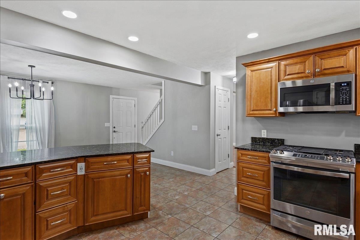 639 Deerfield Road Chatham, IL 62629 - Photo 12 of 43