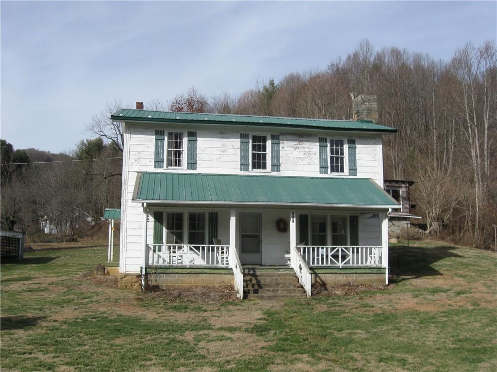 131 Dale Adams Road Sugar Grove, NC 28679 - Photo 2 of 13 Gallery Image 2