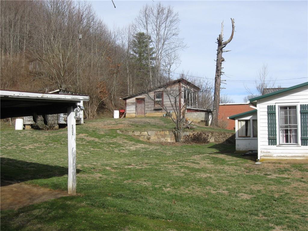 131 Dale Adams Road Sugar Grove, NC 28679 - Photo 6 of 13 Gallery Image 6