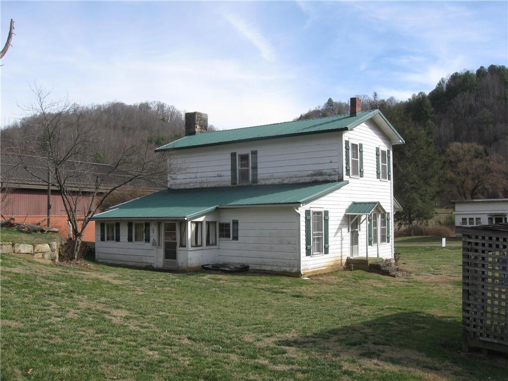 131 Dale Adams Road Sugar Grove, NC 28679 - Photo 7 of 13 Gallery Image 7