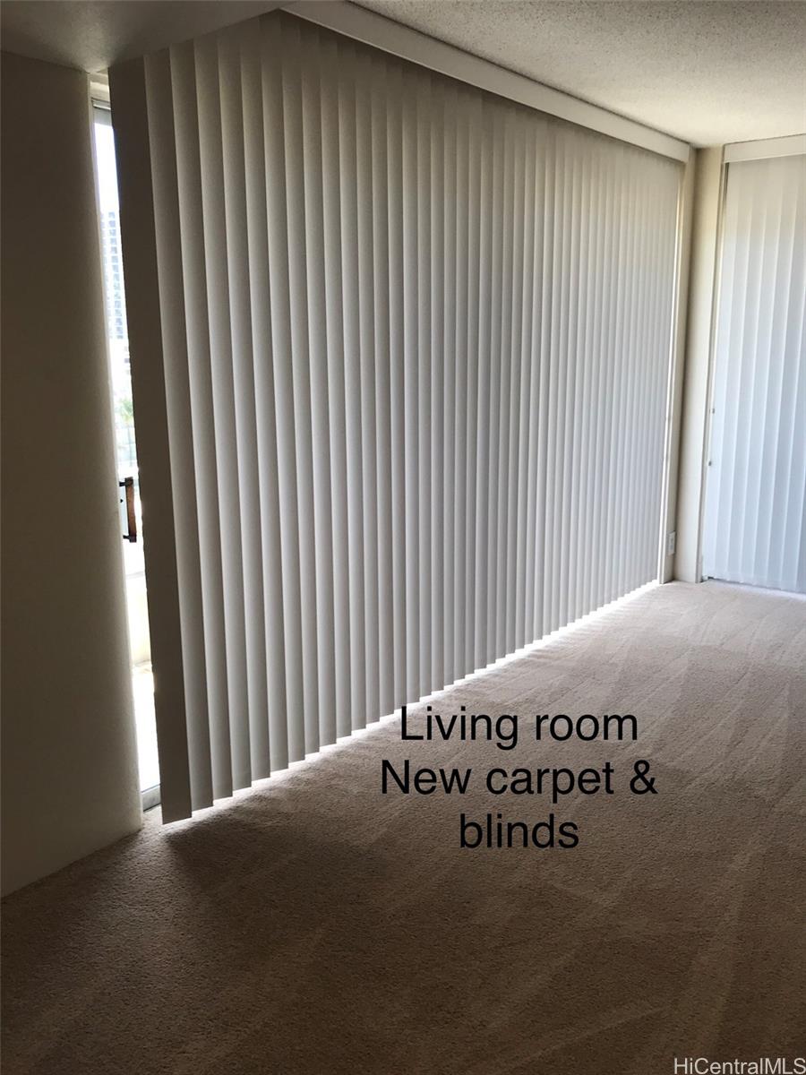 240 Makee Road, Unit 9B Honolulu, HI 96815 - Photo 11 of 18 Living Room