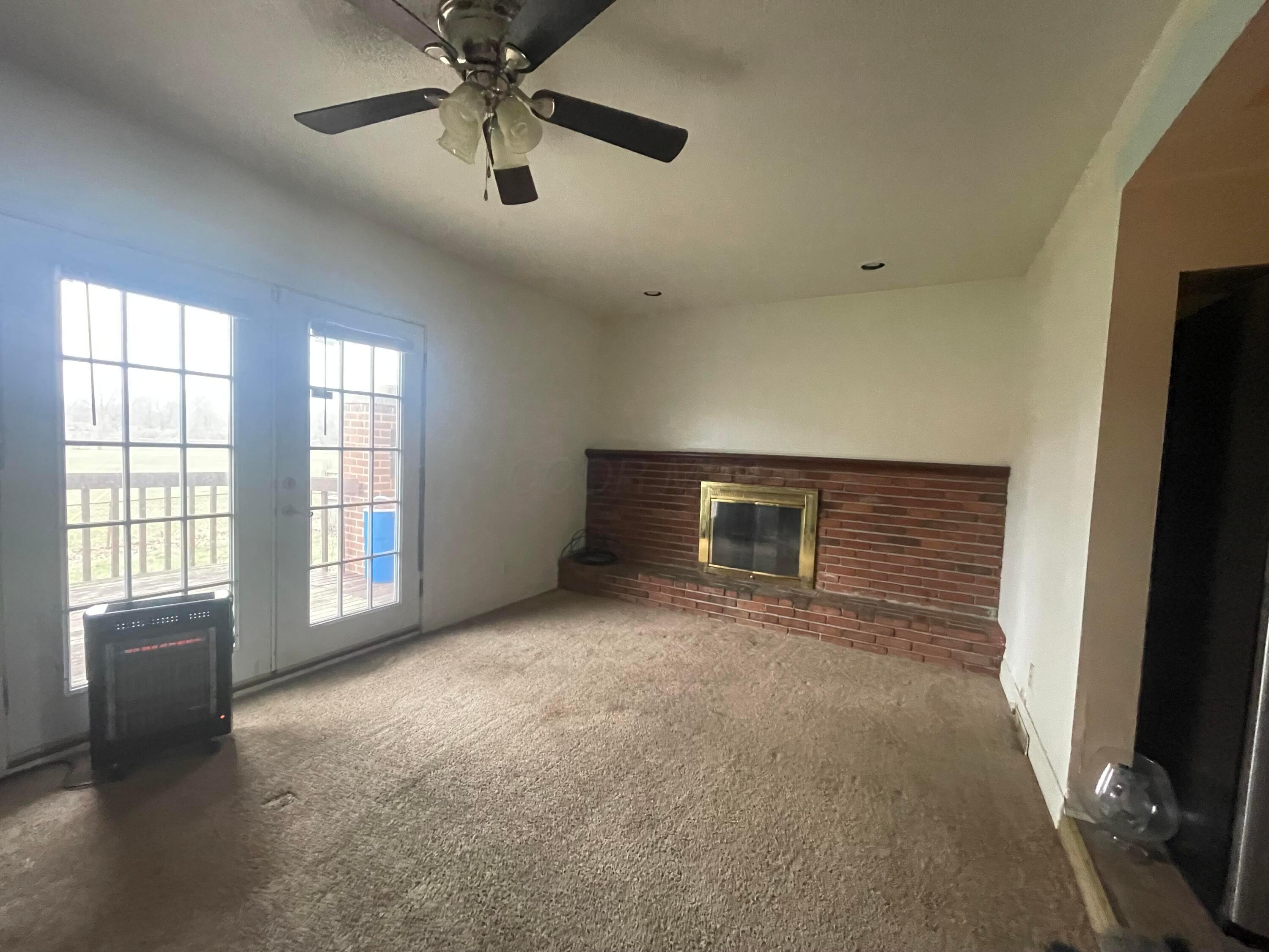 2619 Maybury Road Columbus, OH 43232 - Photo 12 of 17 Family Room
