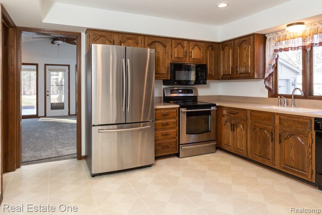 34435 West 9 Mile Road Farmington Hills, MI 48335 - Photo 15 of 32