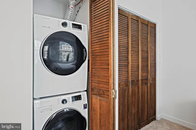 a view of livingroom with washer and dryer