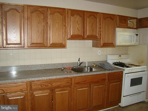 5503 Bucknell Road Baltimore, MD 21206 - Photo 5 of 11 Kitchen