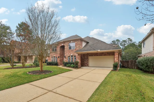 a front view of house with yard