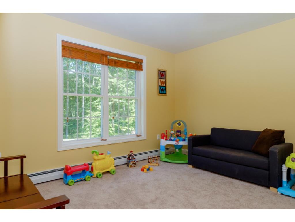 128 Raymond Road Nottingham, NH 03290 - Photo 5 of 36