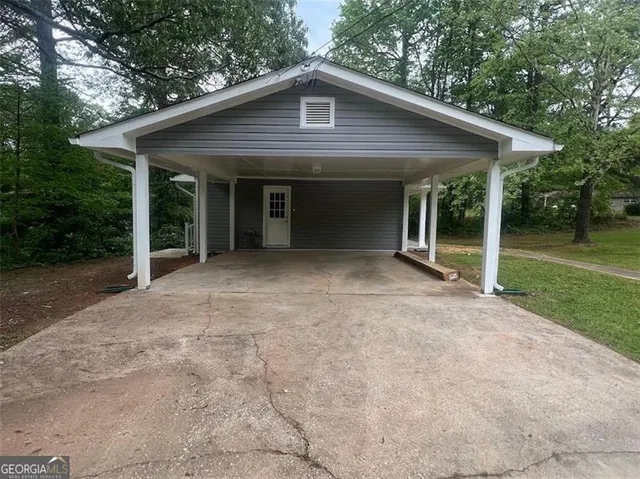 $1,350 | 1996 Chestnut Log Drive, Lithia Springs, GA 30122