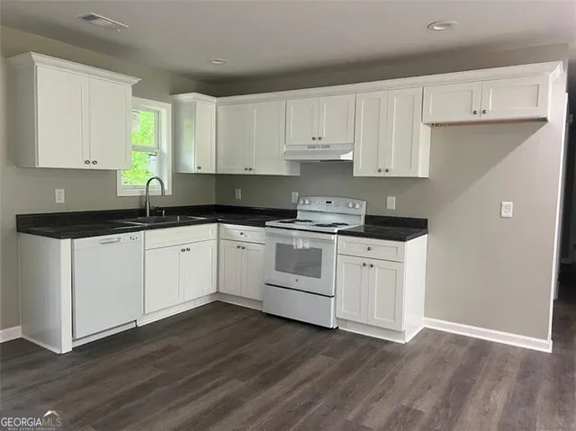 $1,350 | 1996 Chestnut Log Drive, Lithia Springs, GA 30122