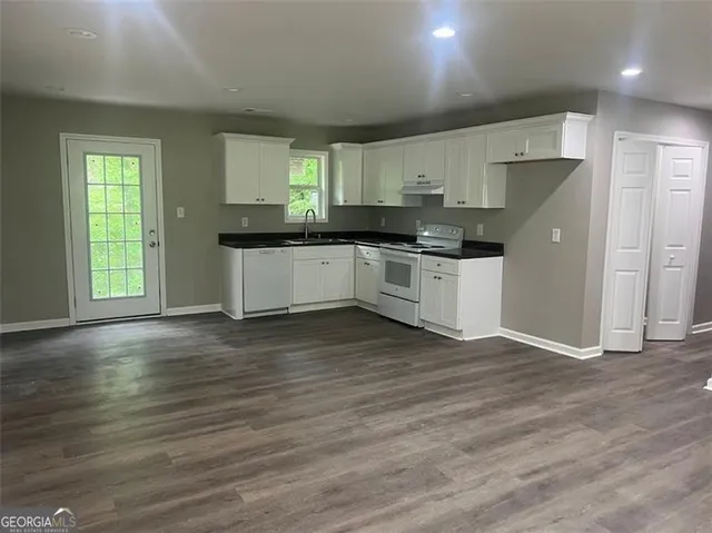 $1,350 | 1996 Chestnut Log Drive, Lithia Springs, GA 30122