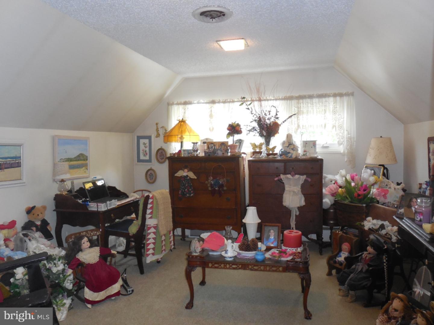 22 Red Ridge Road Levittown, PA 19056 - Photo 17 of 22 Gallery Image 17