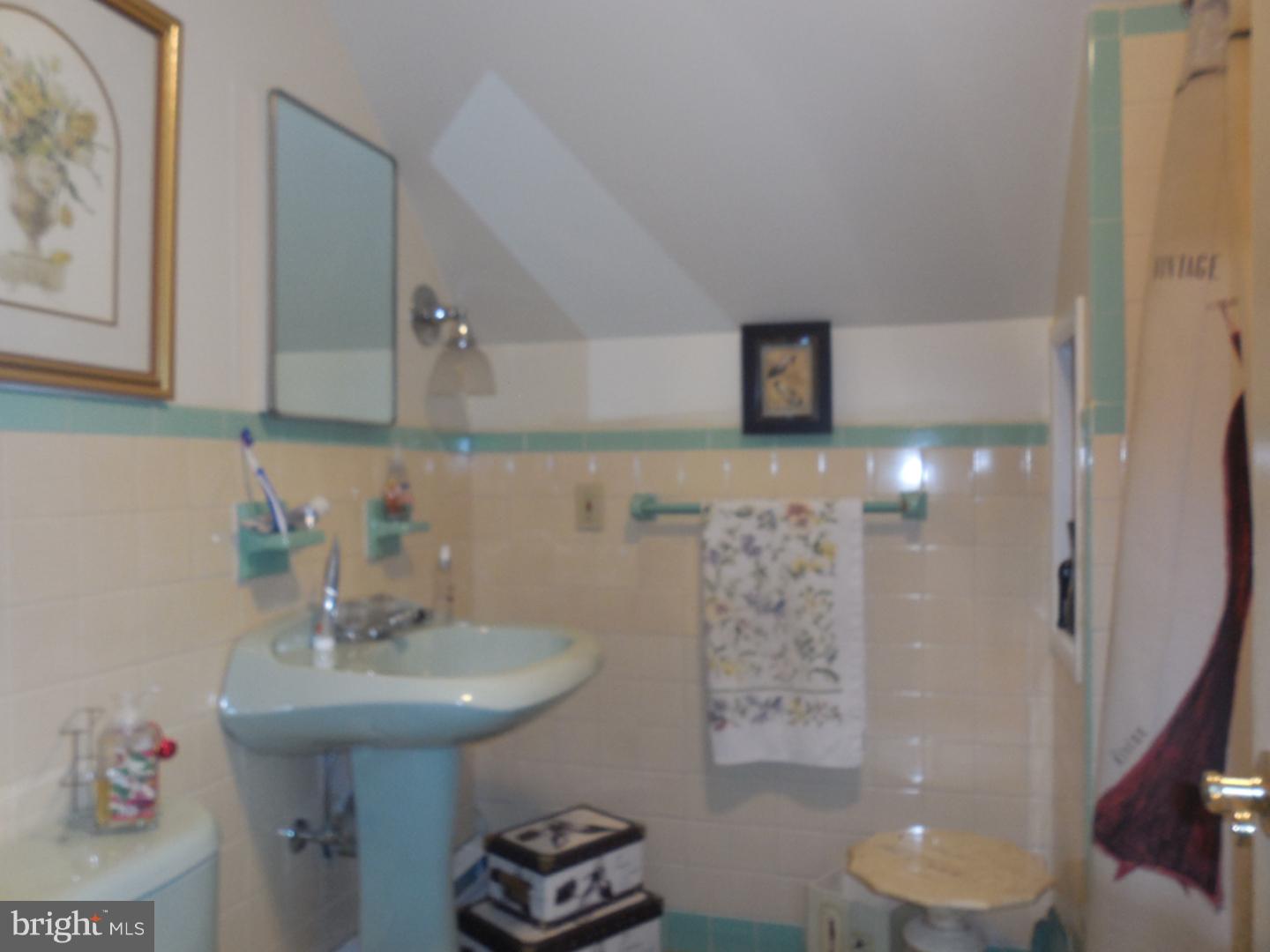 22 Red Ridge Road Levittown, PA 19056 - Photo 18 of 22 Gallery Image 18
