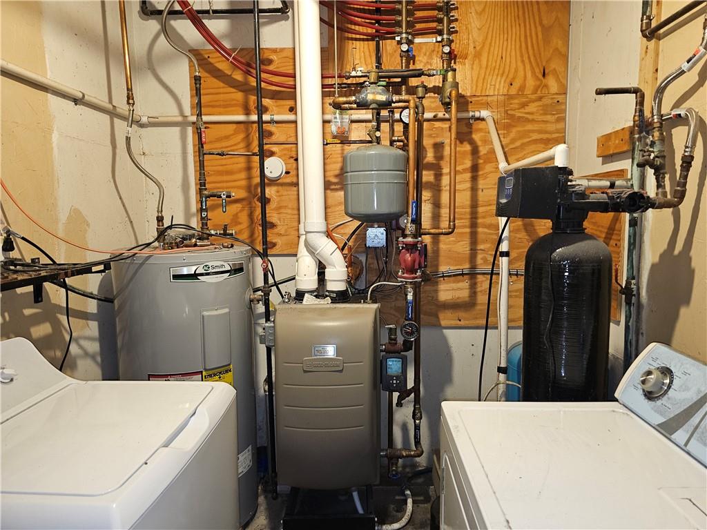 459 Big Knob Road Rochester, PA 15074 - Photo 42 of 48 a utility room with multiple dryer and washer