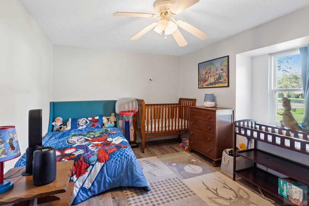 5607 Commodore Drive Dickinson, TX 77539 - Photo 14 of 23 a bedroom with furniture and a bed