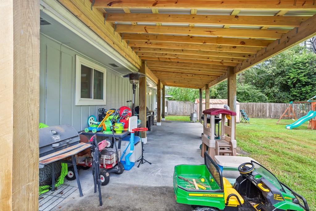 5607 Commodore Drive Dickinson, TX 77539 - Photo 19 of 23 a view of yard with outdoor seating