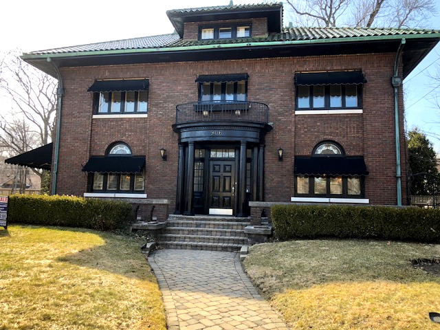 906 North Sheridan Road Waukegan, IL 60085 - Photo 1 of 34 a front view of a house with a yard