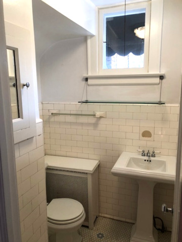 906 North Sheridan Road Waukegan, IL 60085 - Photo 14 of 34 a bathroom with a toilet sink and mirror