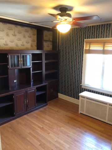 906 North Sheridan Road Waukegan, IL 60085 - Photo 18 of 34 a view of a livingroom with furniture