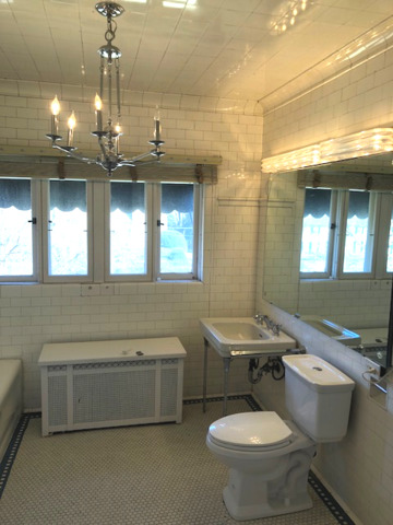 906 North Sheridan Road Waukegan, IL 60085 - Photo 20 of 34 a bathroom with a sink and a mirror