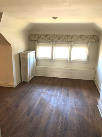 906 North Sheridan Road Waukegan, IL 60085 - Photo 24 of 34 a view of room with window and wooden floor