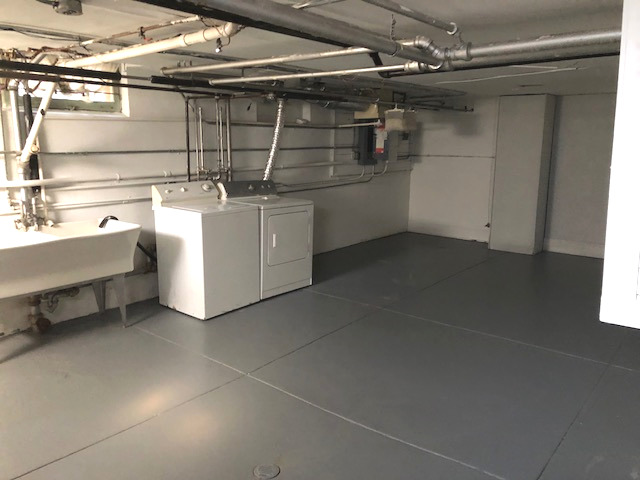 906 North Sheridan Road Waukegan, IL 60085 - Photo 26 of 34 a utility room with dryer and washer