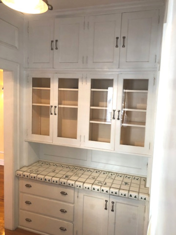 906 North Sheridan Road Waukegan, IL 60085 - Photo 10 of 34 a kitchen with granite countertop a stove and a cabinets