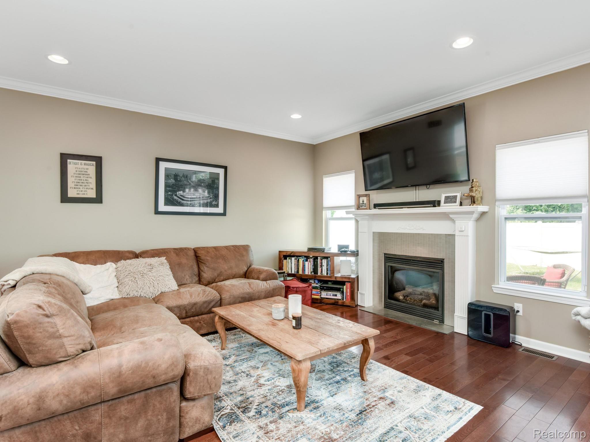 327 Roth Boulevard Clawson, MI 48017 - Photo 10 of 25 327 Roth Blvd Clawson MI 48017-011-010-327 Roth Blvd Clawson MI00010-MLS_Size.jpg