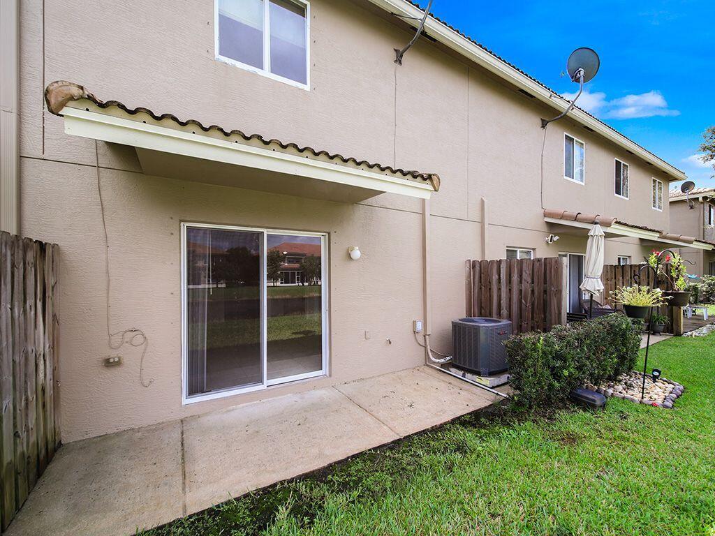 2223 Rockport Road Port St. Lucie, FL 34953 - Photo 14 of 25 Patio area