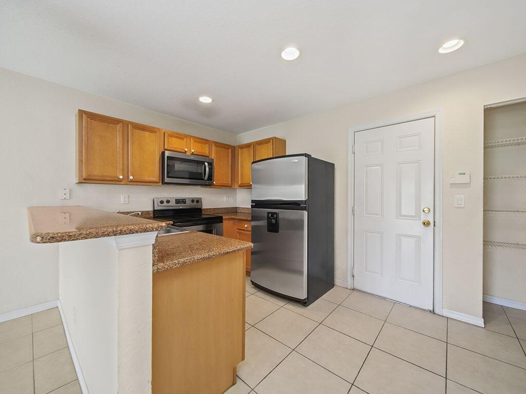 2223 Rockport Road Port St. Lucie, FL 34953 - Photo 4 of 25 Kitchen