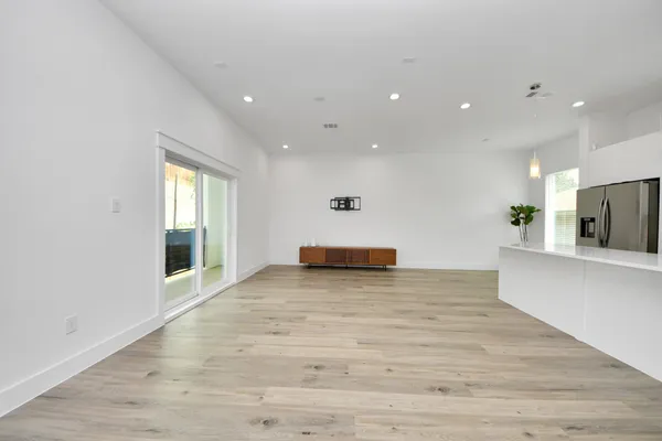 $3,095 | 4608 Coke Street, Houston, TX 77020