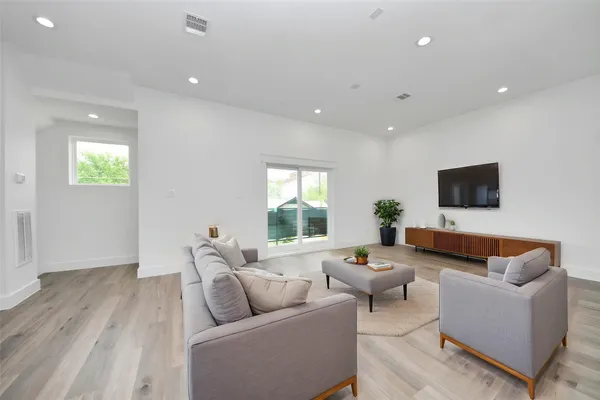 $3,095 | 4608 Coke Street, Houston, TX 77020