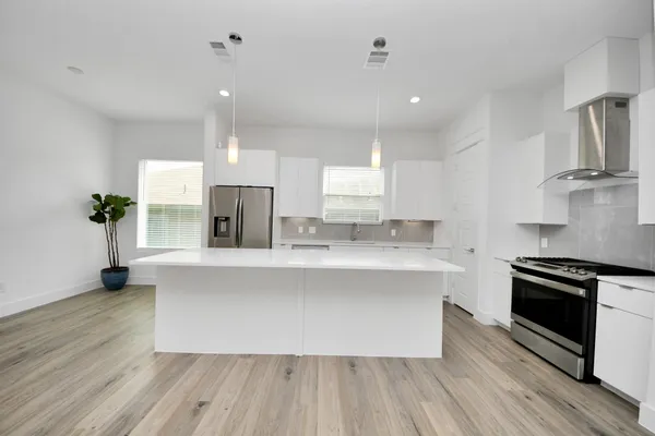 $3,095 | 4608 Coke Street, Houston, TX 77020