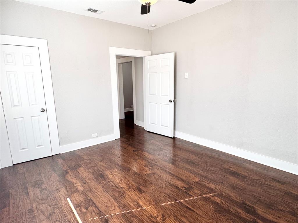 3455 Roberts Avenue Dallas, TX 75215 - Photo 15 of 25 an empty room with wooden floor