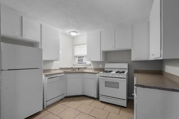 $1,175 | 3501 Avenue M, Unit 4, Galveston, TX 77550