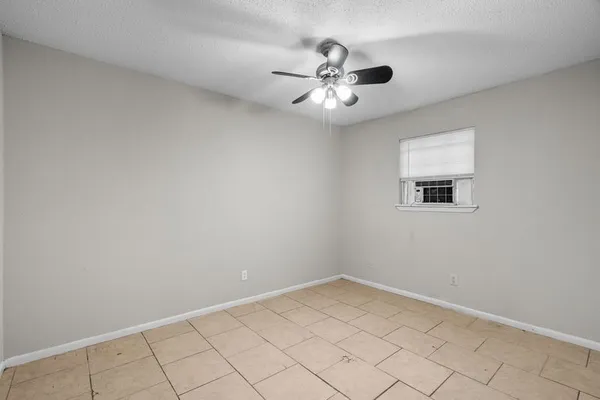 $1,175 | 3501 Avenue M, Unit 4, Galveston, TX 77550