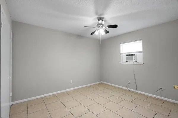 $1,175 | 3501 Avenue M, Unit 4, Galveston, TX 77550