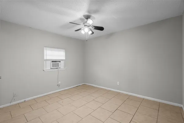 $1,175 | 3501 Avenue M, Unit 4, Galveston, TX 77550