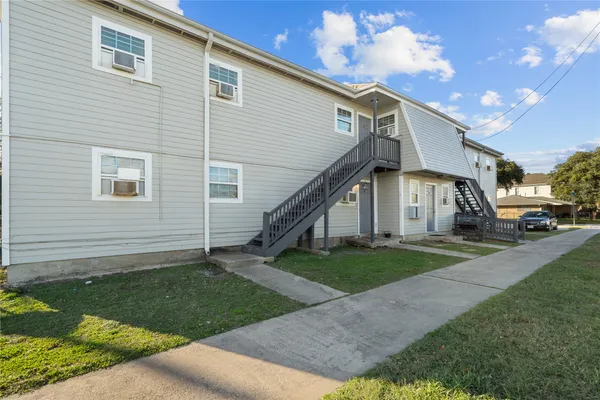 $1,175 | 3501 Avenue M, Unit 4, Galveston, TX 77550