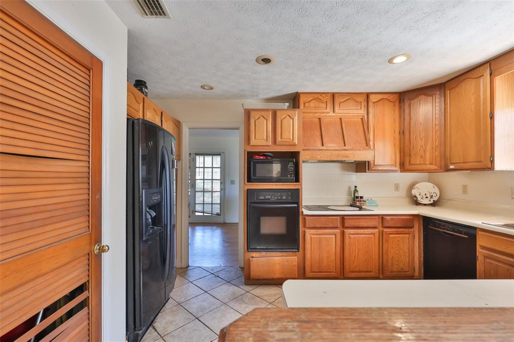 2710 Lewis Road Dover, FL 33527 - Photo 12 of 56