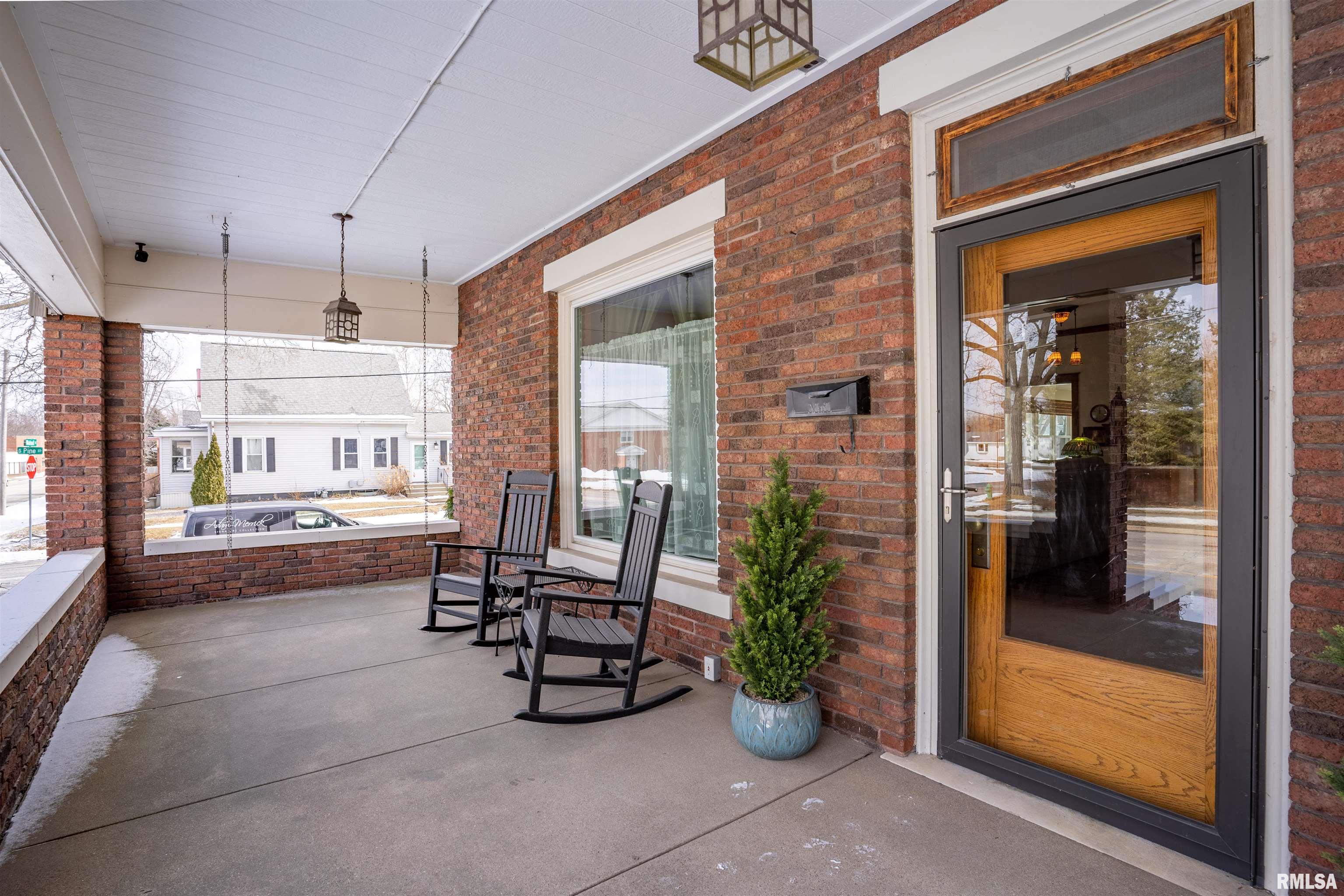 312 Walnut Street Washington, IL 61571 - Photo 3 of 38 Gallery Image 3