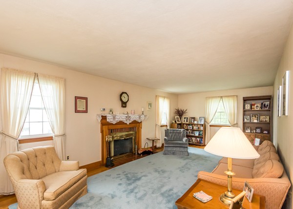 27 Arcadia Road Norwood, MA 02062 - Photo 4 of 19 Gallery Image 4
