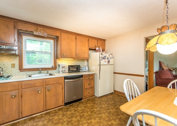 27 Arcadia Road Norwood, MA 02062 - Photo 8 of 19 Gallery Image 8