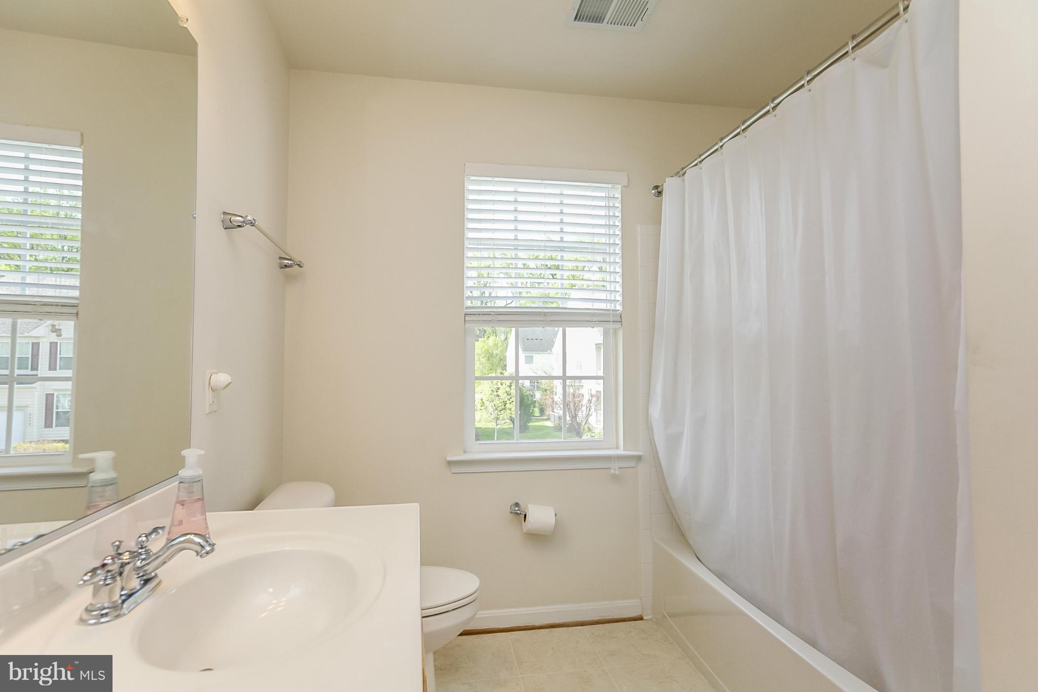 2008 Thistlewood Road Baltimore, MD 21209 - Photo 16 of 30 Bath