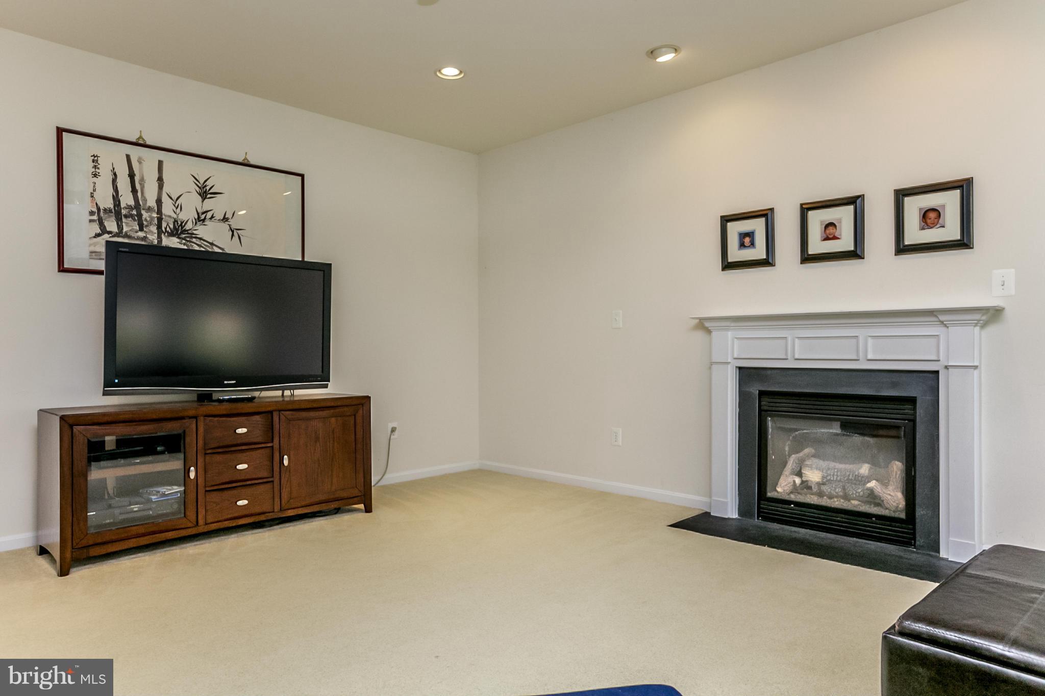 2008 Thistlewood Road Baltimore, MD 21209 - Photo 9 of 30 Family Room