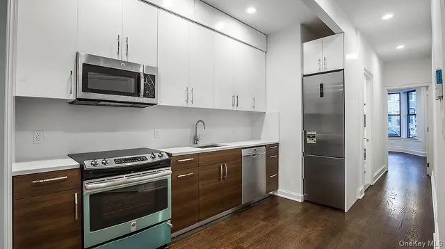 $4,450 | 167 Russell Street, Unit 2L | Greenpoint
