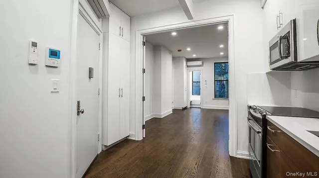 $4,450 | 167 Russell Street, Unit 2L | Greenpoint